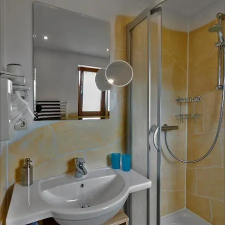 Gaestehaus Arracher Hof *